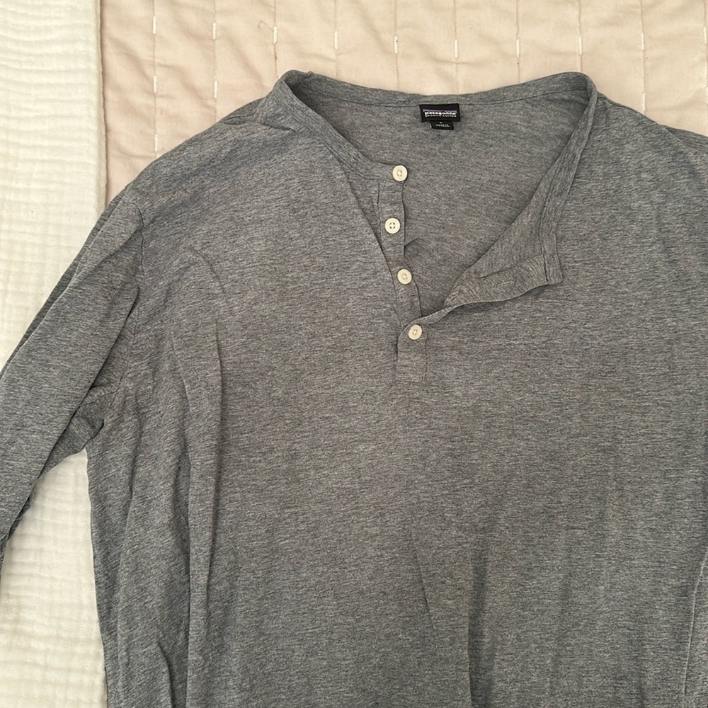 Men Patagonia long sleeve Tshirt grey large
